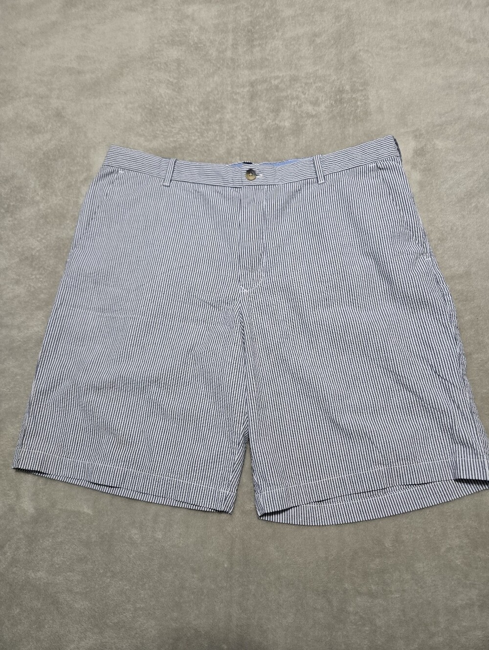 Izod Men’s Navy and White Pin Striped Flat Front Shorts Golf Preppy